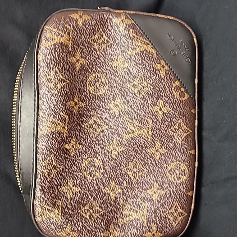 Louis Vuitton Monogram Saintonge